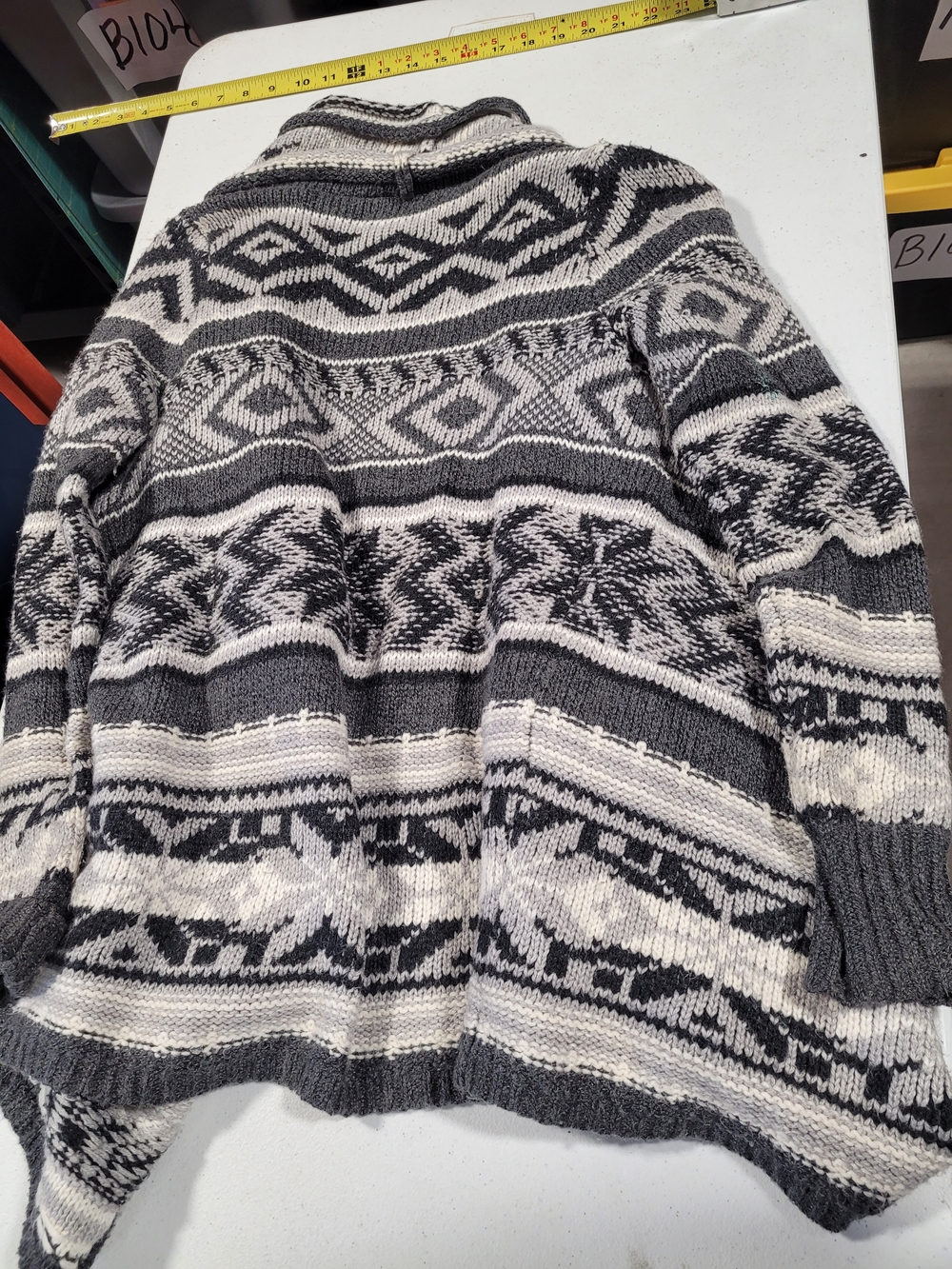 Old Navy Gray and White Patterned Open-Front Cardigan - Picture 3 of 5